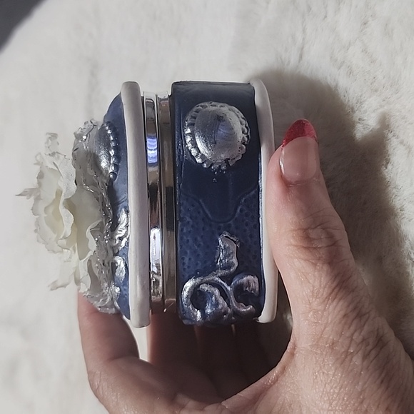 CERAMIC HEART & FLOWERS TRINKET BOX. - Picture 5 of 5
